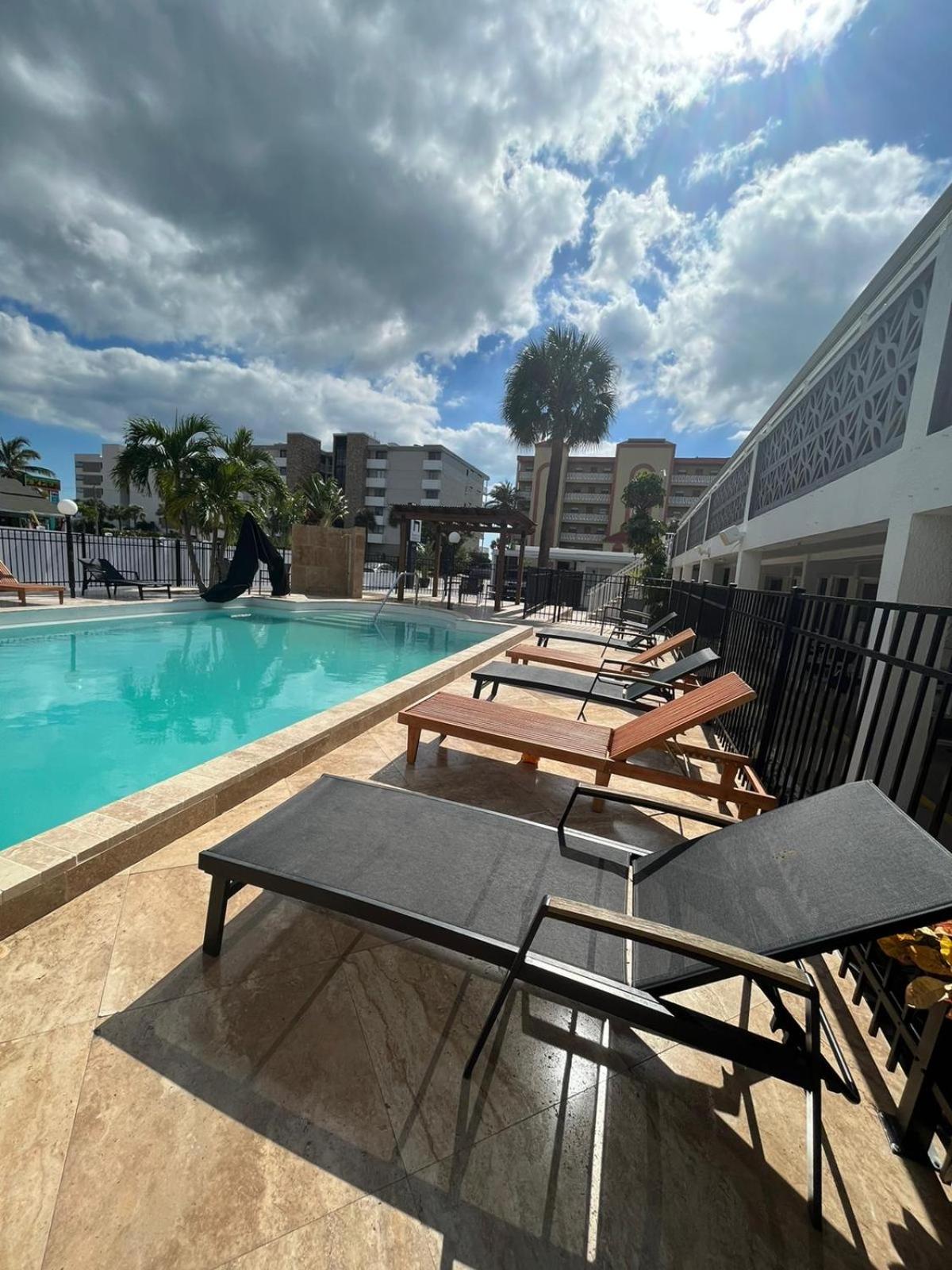 Holiday Isles Resort 18/25