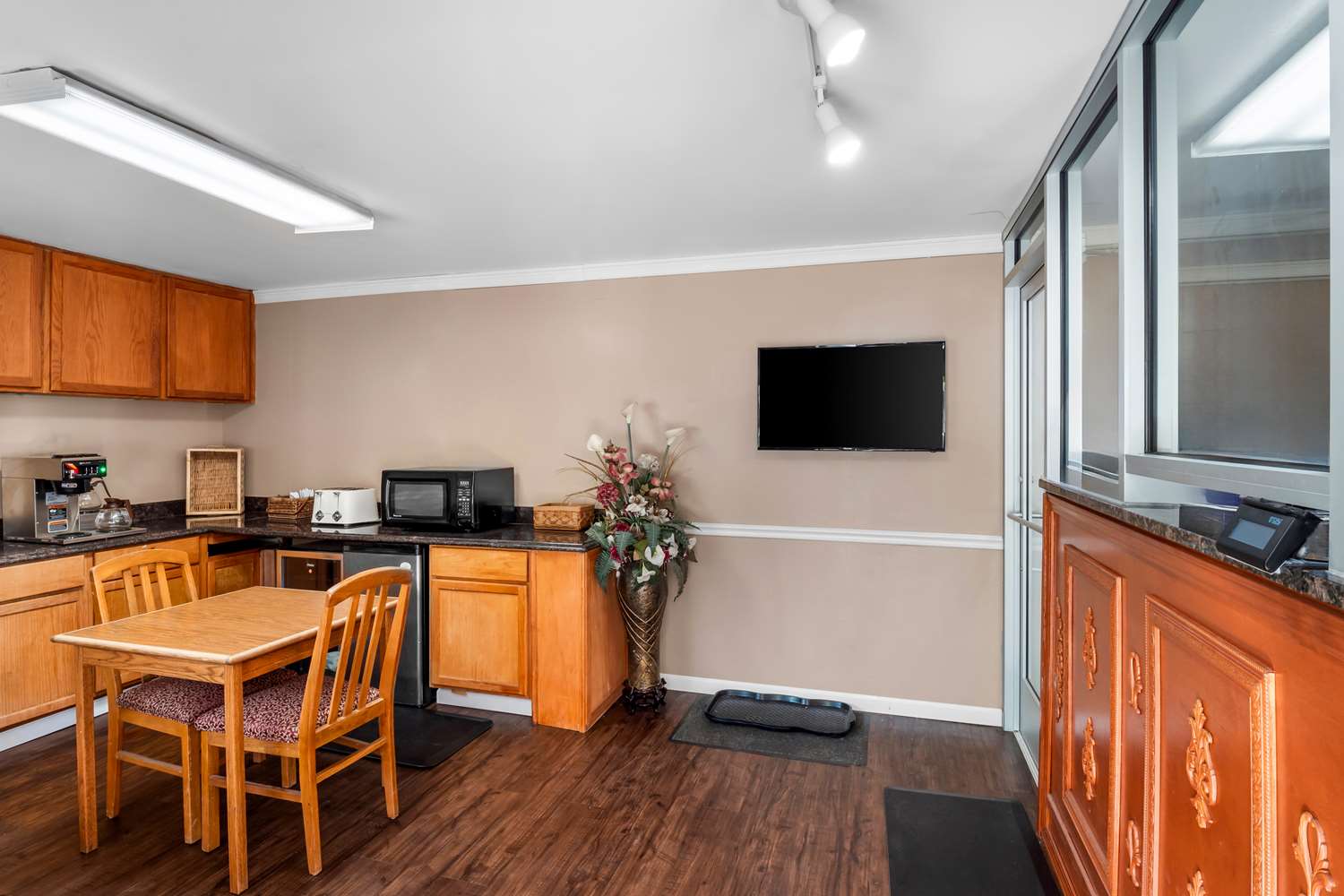 Americas Best Value Inn Jonesville/Hillsdale 26/37