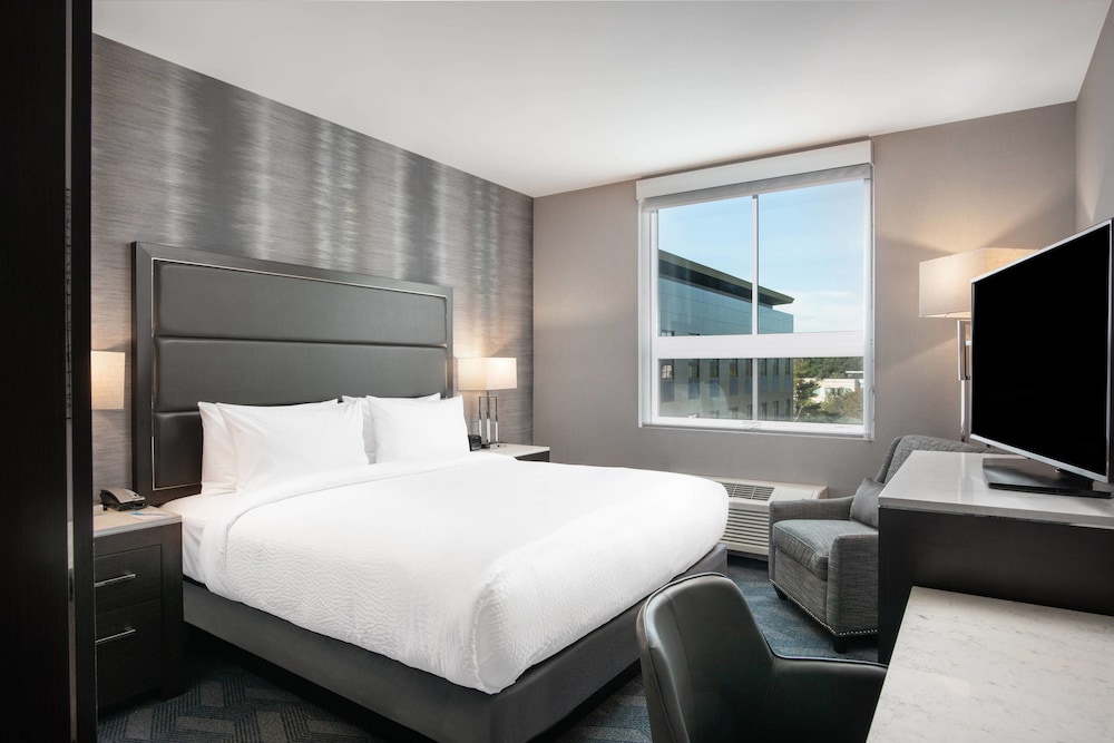 Fairfield Inn Suites Boston Waltham 12/46