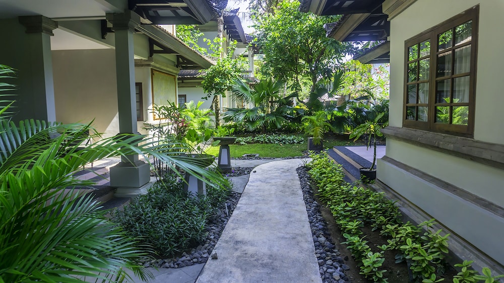 Grand Whiz Hotel Nusa Dua 67/75