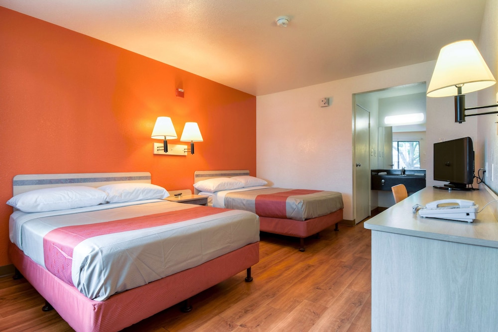 Motel6 Escondido Ca 29/54