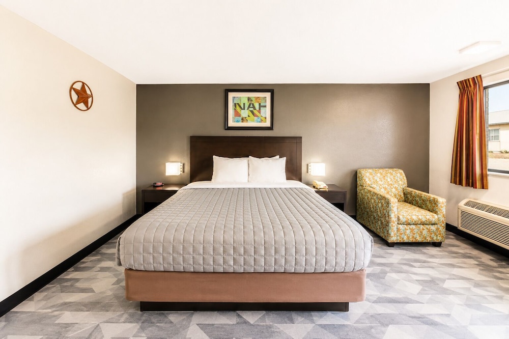 Freer Executive Inn and Studios by OYO 12/44