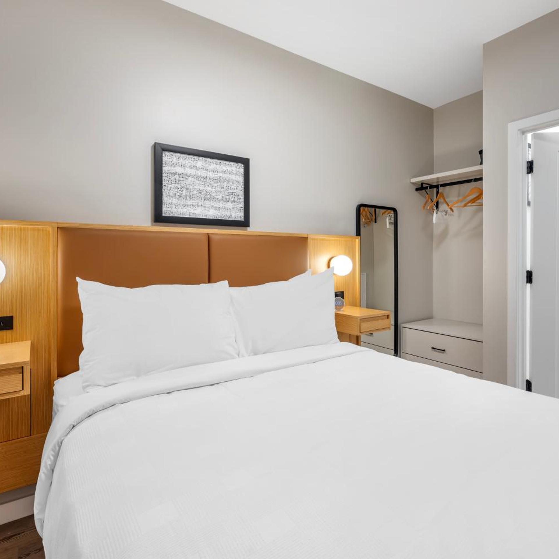 2 Bedrooms, Suite, 1.5 Bathrooms