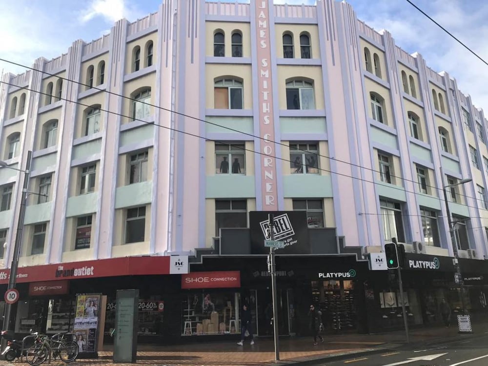 Aura Hotel 34/36