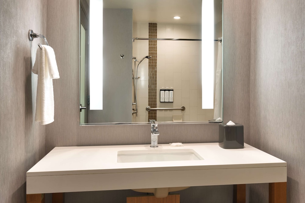 Hyatt Place At Anaheim Resort Convention Center 69/71