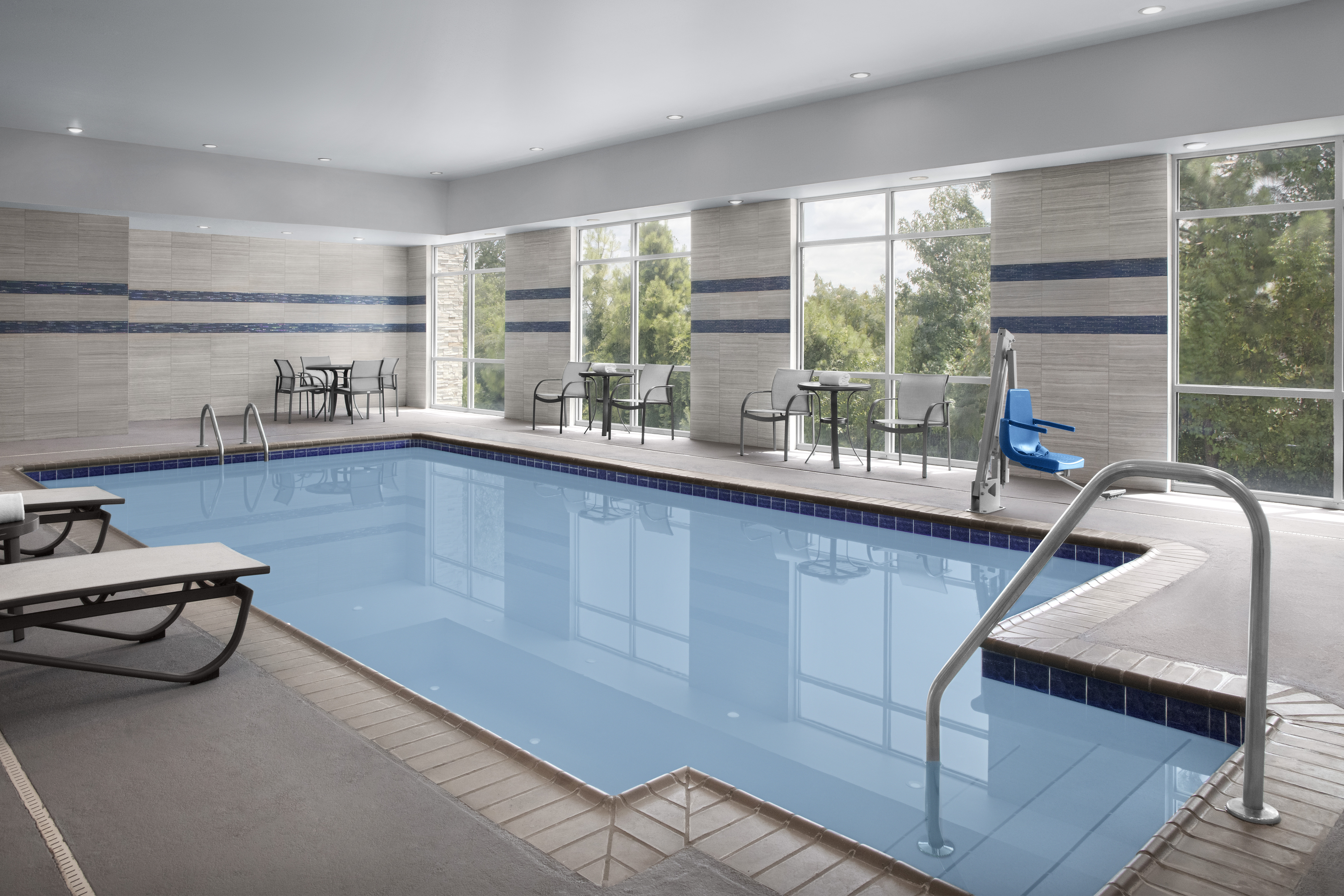 Holiday Inn Express Suites Birmingham North Fultondale 16/34