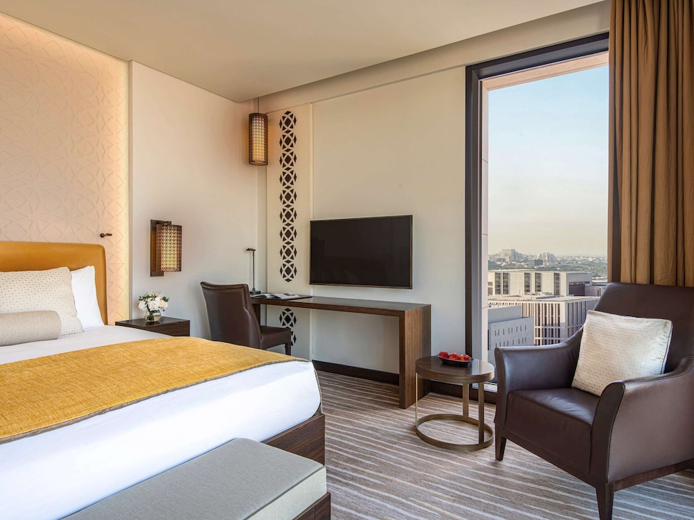 DELUXE, KING BED, BALCONY