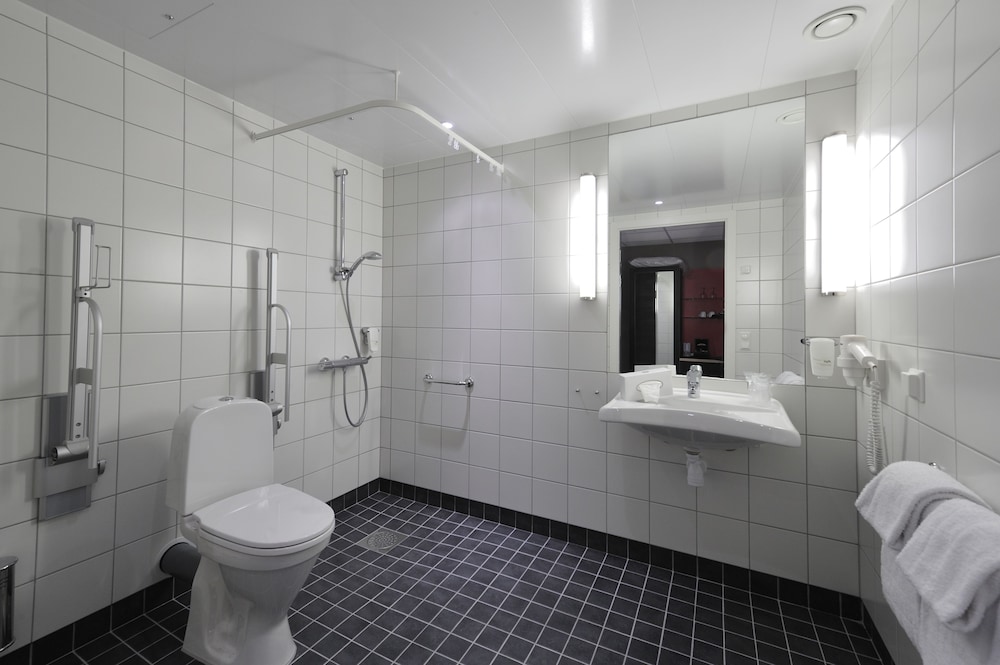 Quality Hotel Grand Royal 12/39