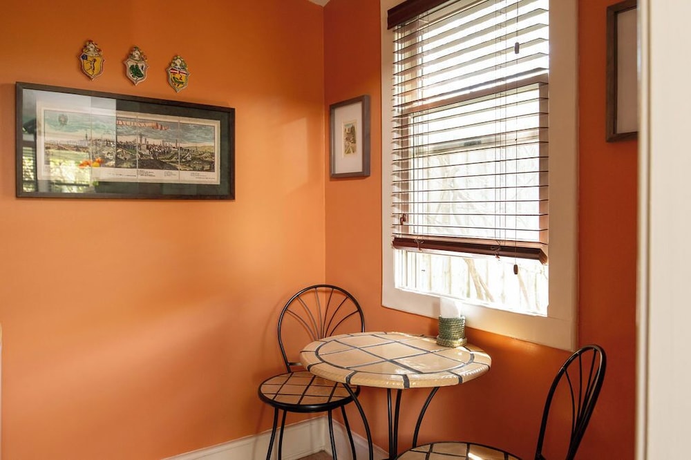 Hidden Garden Cottages Bed &amp; Breakfast 35/49