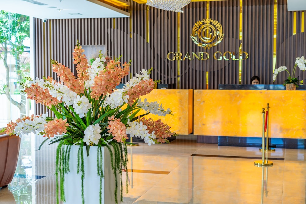 Grand Gold Hotel 7/50