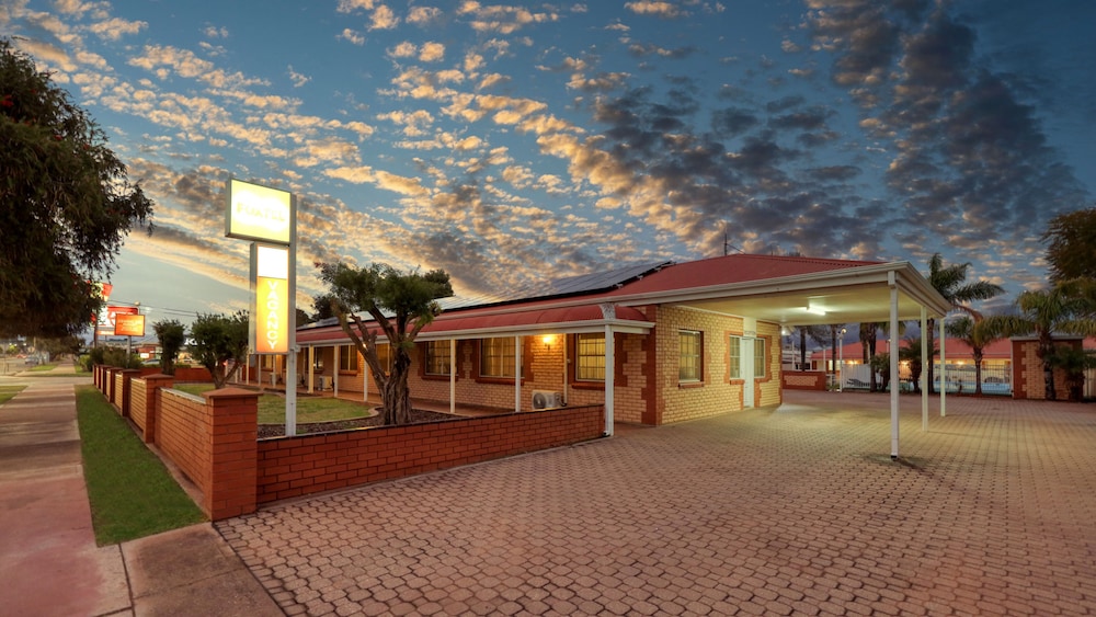 CHARLES RASP MOTOR INN AND COTTAGES 51/56