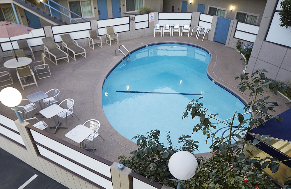 The Olivia Hotel 28/48