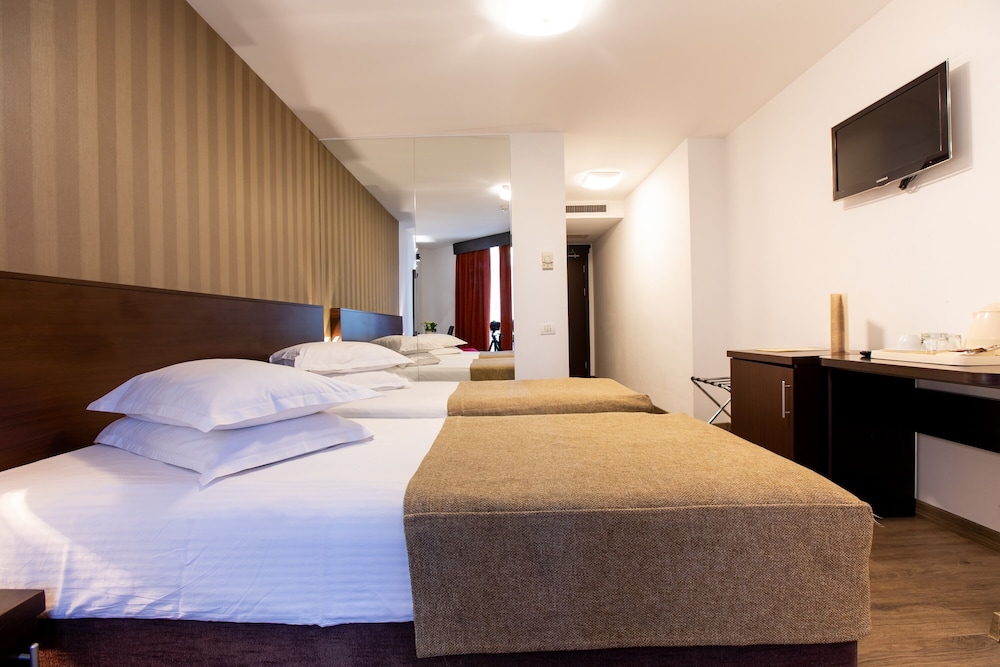Hotel Duke Armeneasca 20/65