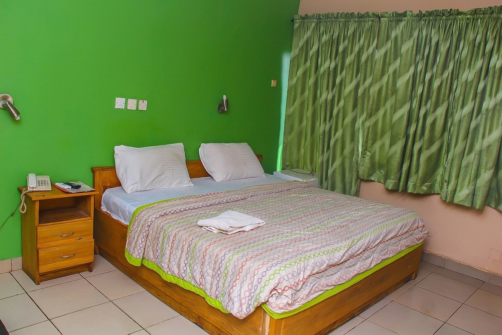 ROOM, DOUBLE BED