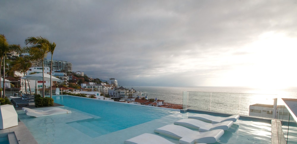 D Terrace Luxury Residences 40/50