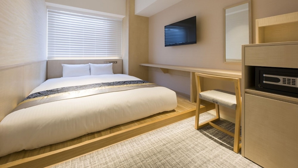 IAM HOTEL 10/48