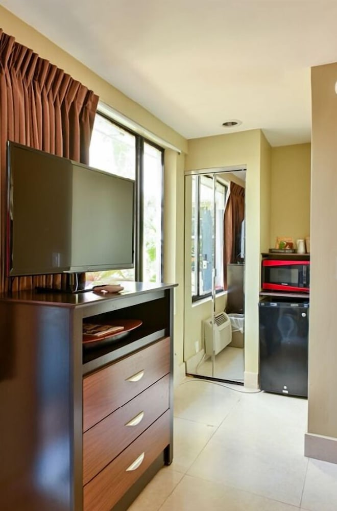 Oceans Beach Resort Suites 8/67