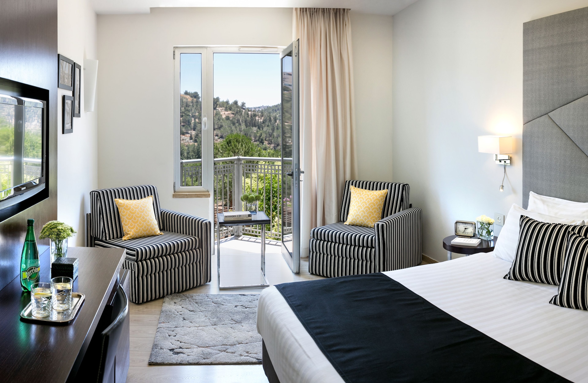 CLASSIC, TWIN BEDS, BALCONY