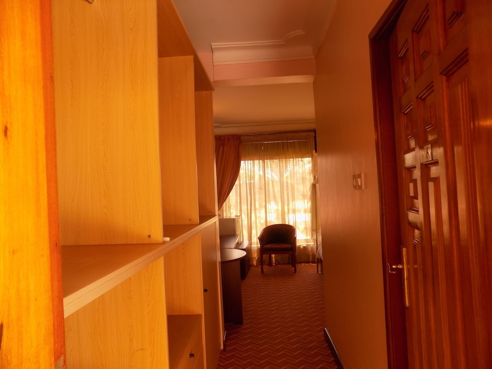 Entebbe Travelle'rs Inn 27/50