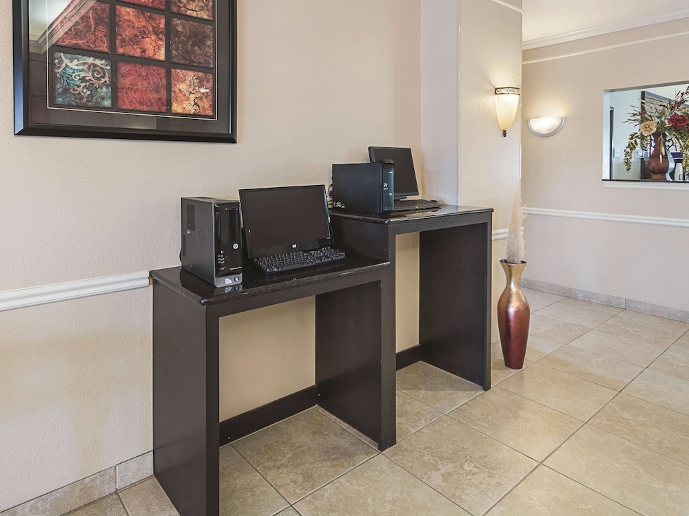 La Quinta Inn And Suites By Wyndham Waxahachie 39/40