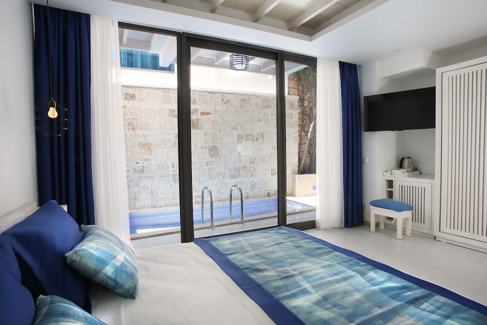 Nur Beach Hotel 10/41