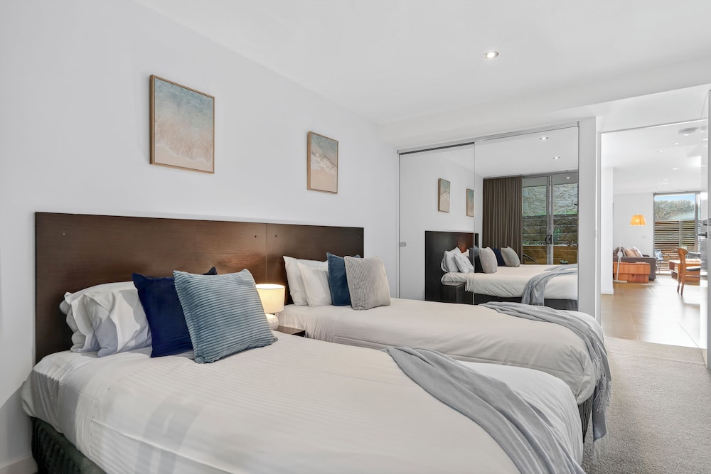 The Dolphin Apartments 23/69