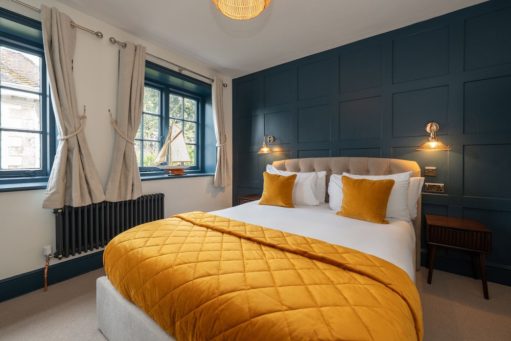 The Bugle Coaching Inn 10/50