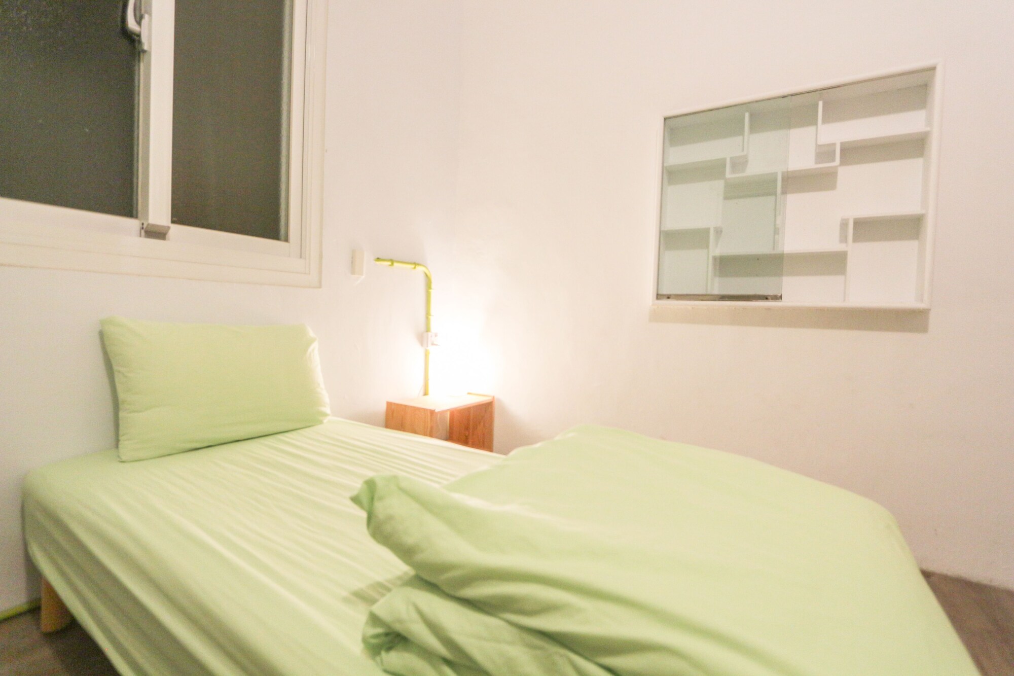 FEMALE DORM, BASIC, TWIN BEDS, SHARED BATHROOM