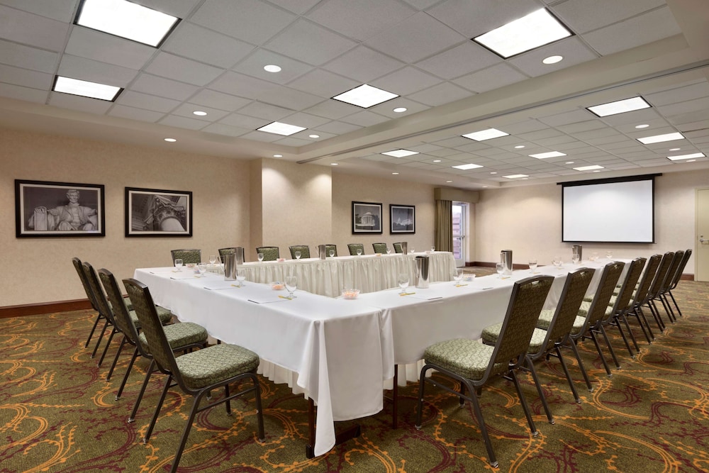 Hilton Garden Inn Arlington Courthouse Plaza 78/83
