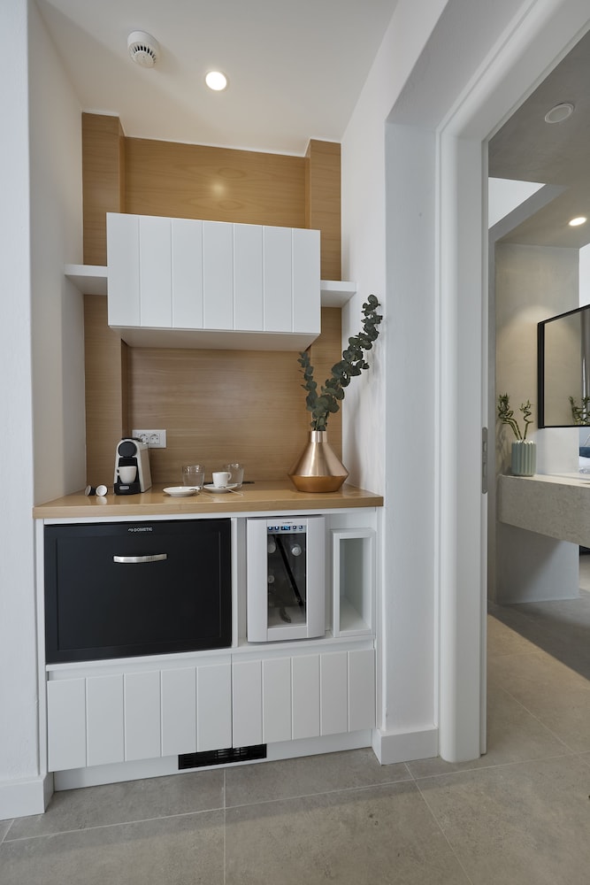 Altera Pars Suites 6/69