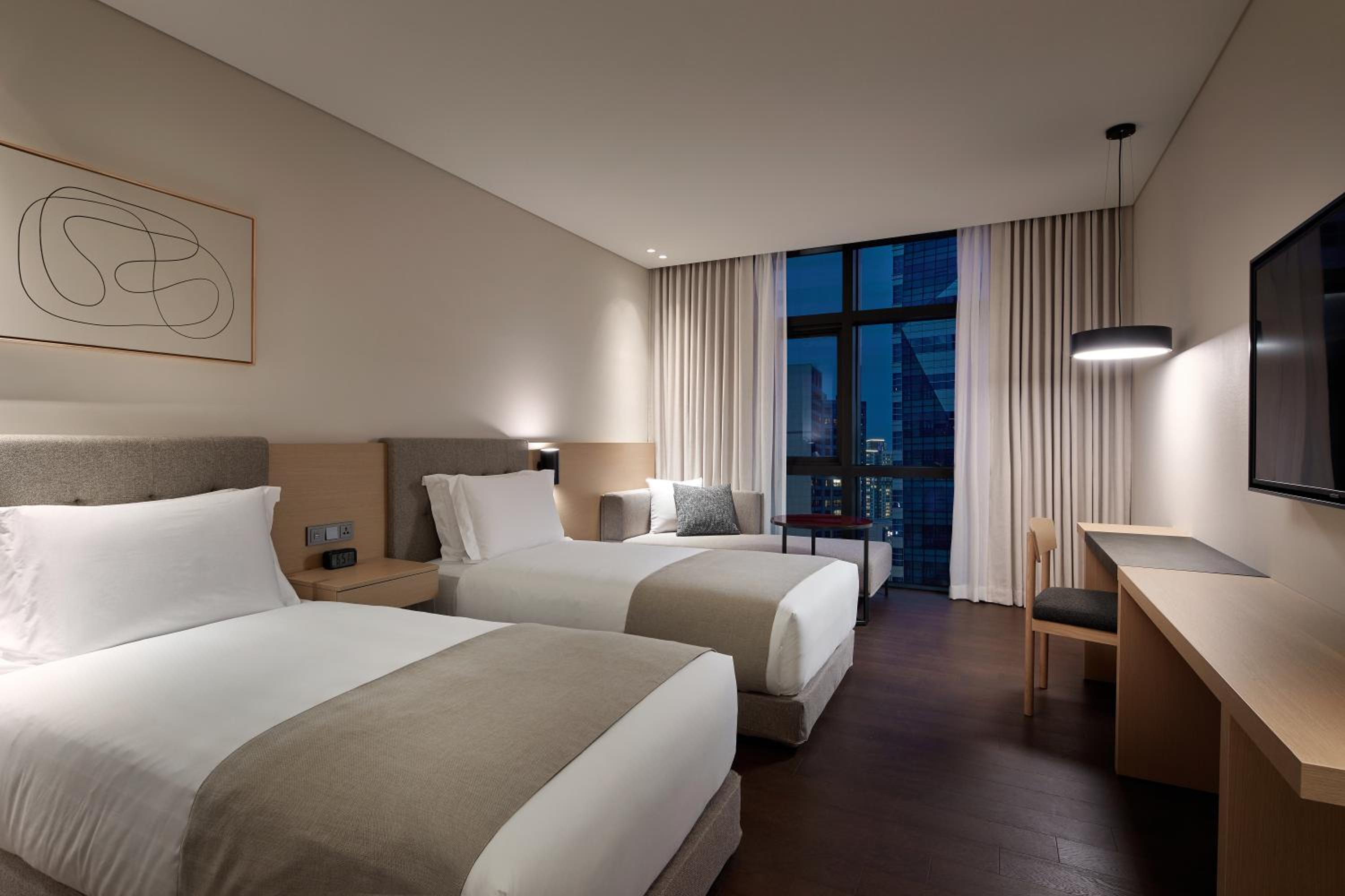 PREMIER, DELUXE, TWIN BEDS