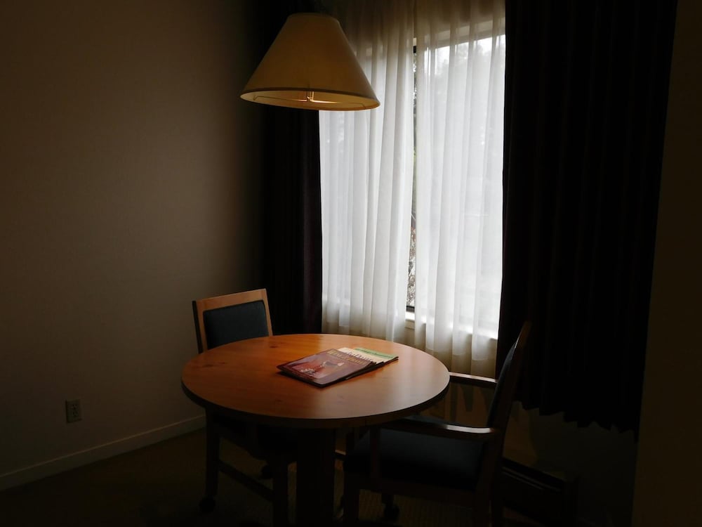Pacific Gardens Inn 46/64