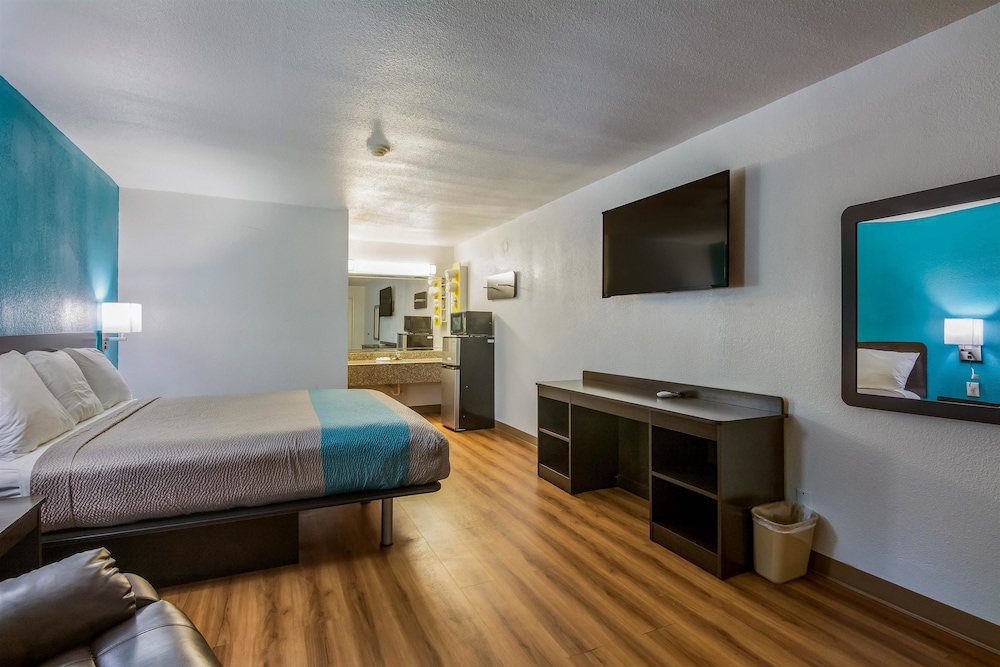 Motel6 Freeport, TX 35/54
