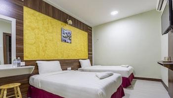 Room, Twin Beds, No Window