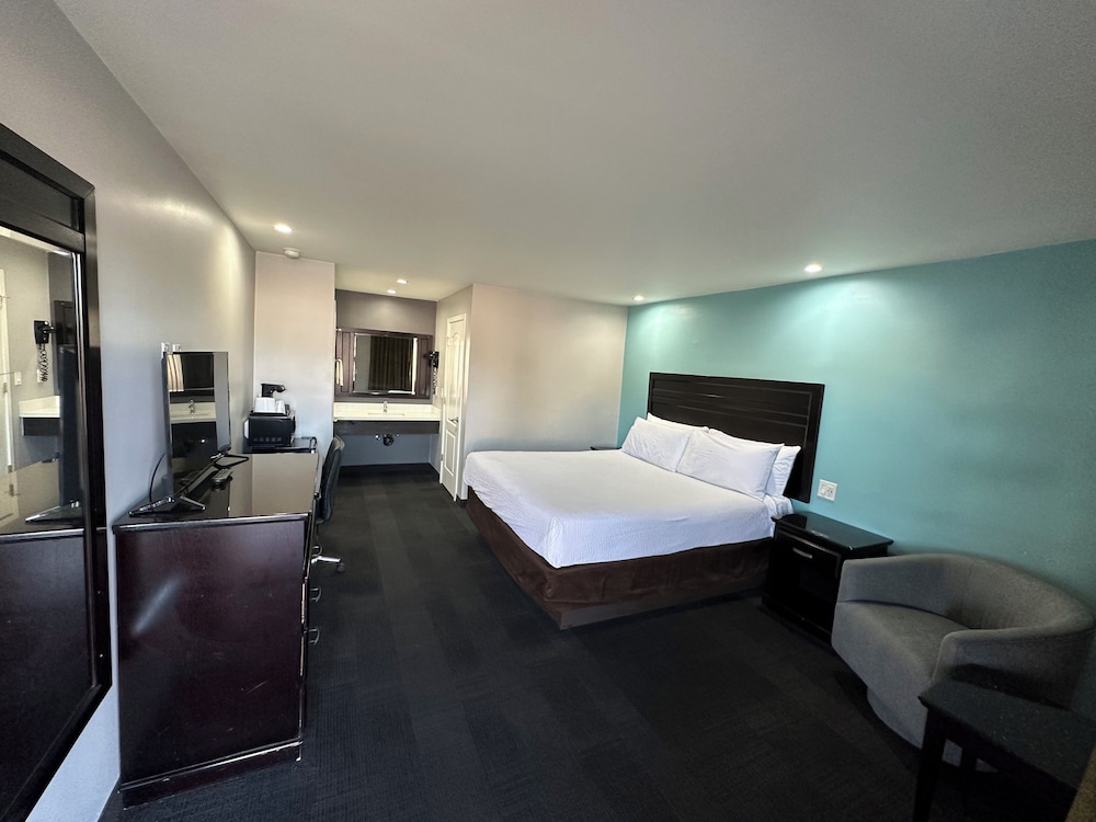 Deluxe, King Bed