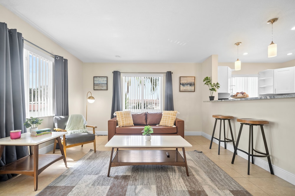 Coco Palms Apartments by Lowkl 15/28