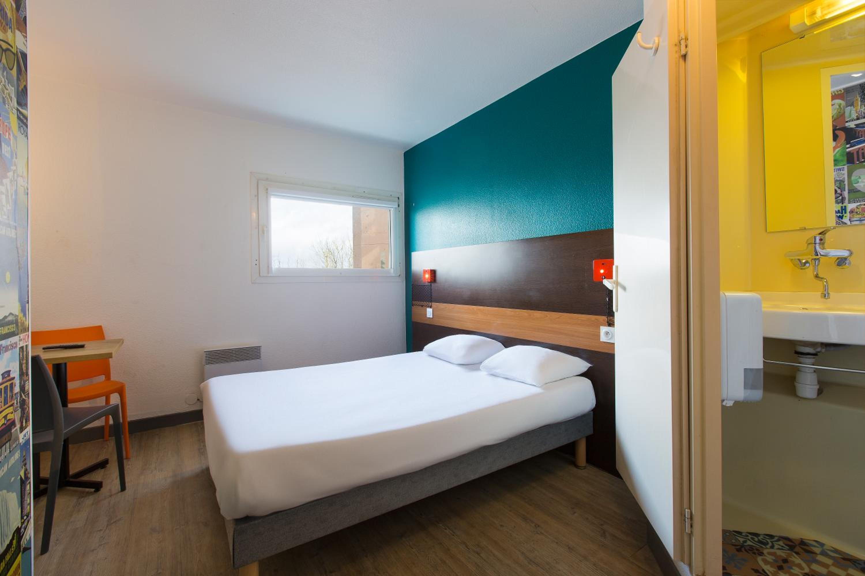 Room, Double Bed