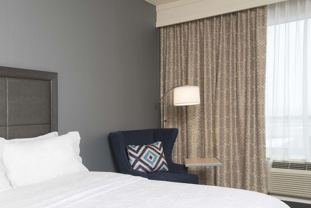 Hampton Inn and Suites Grand Rapids Downtown 12/61