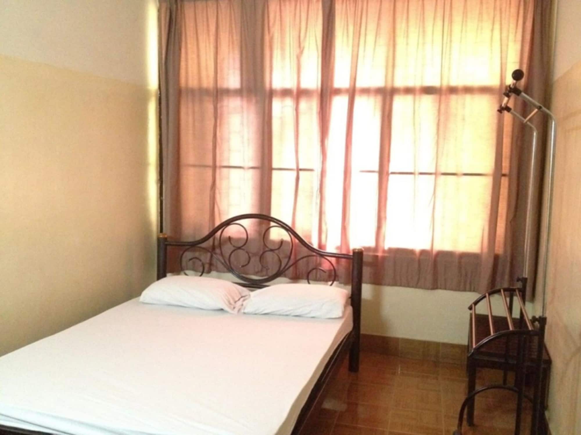 Room, Queen Bed, with Fan