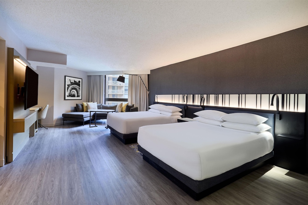 Hyatt Regency Chicago 25/66