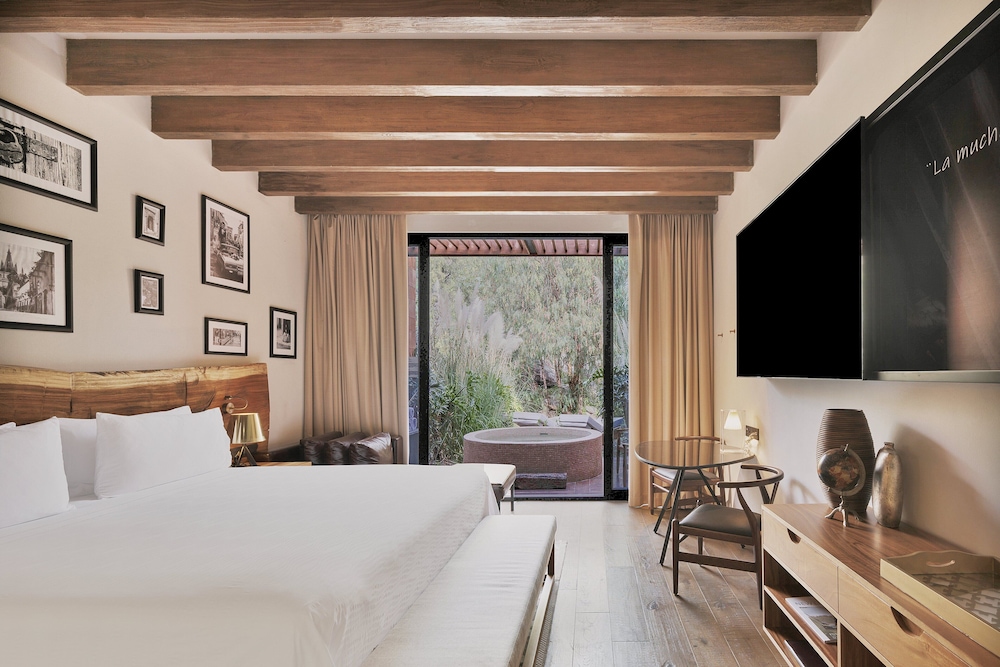 Serenity, Suite, King Bed, Plunge Pool