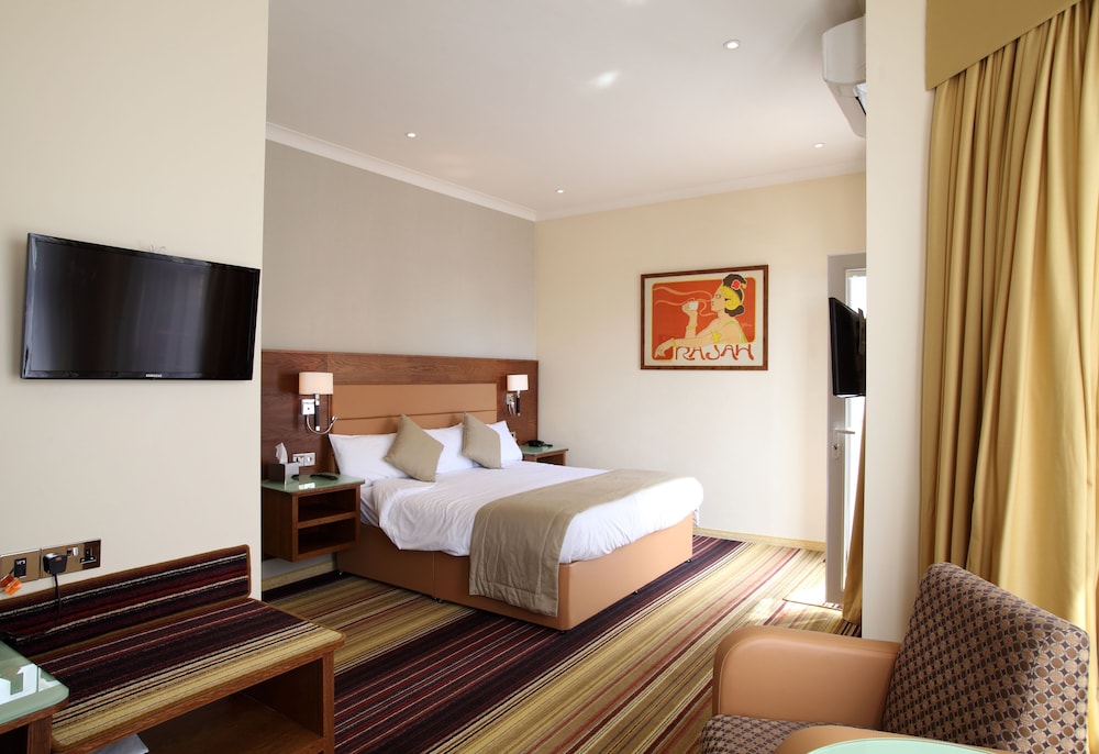 The Prom Hotel 12/50
