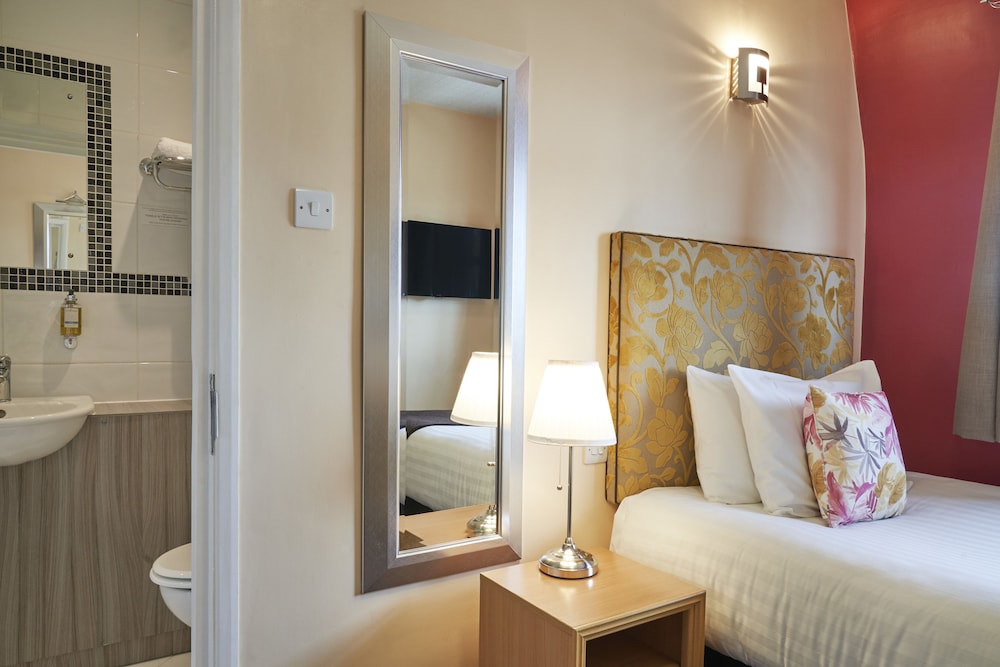 Antoinette Hotel Wimbledon 24/48