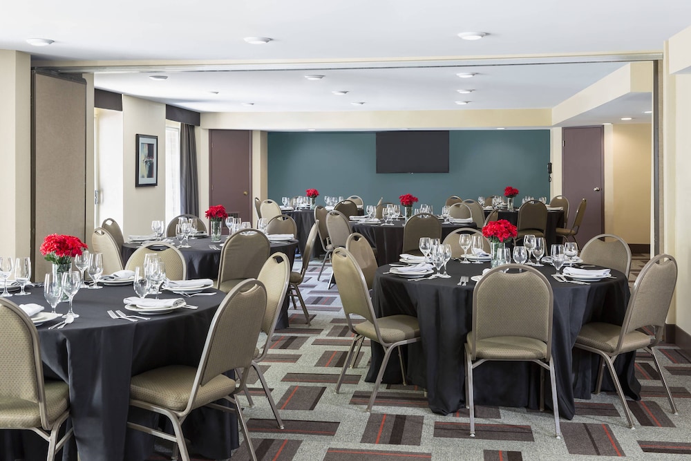Four Points By Sheraton Buffalo Grove 18/27