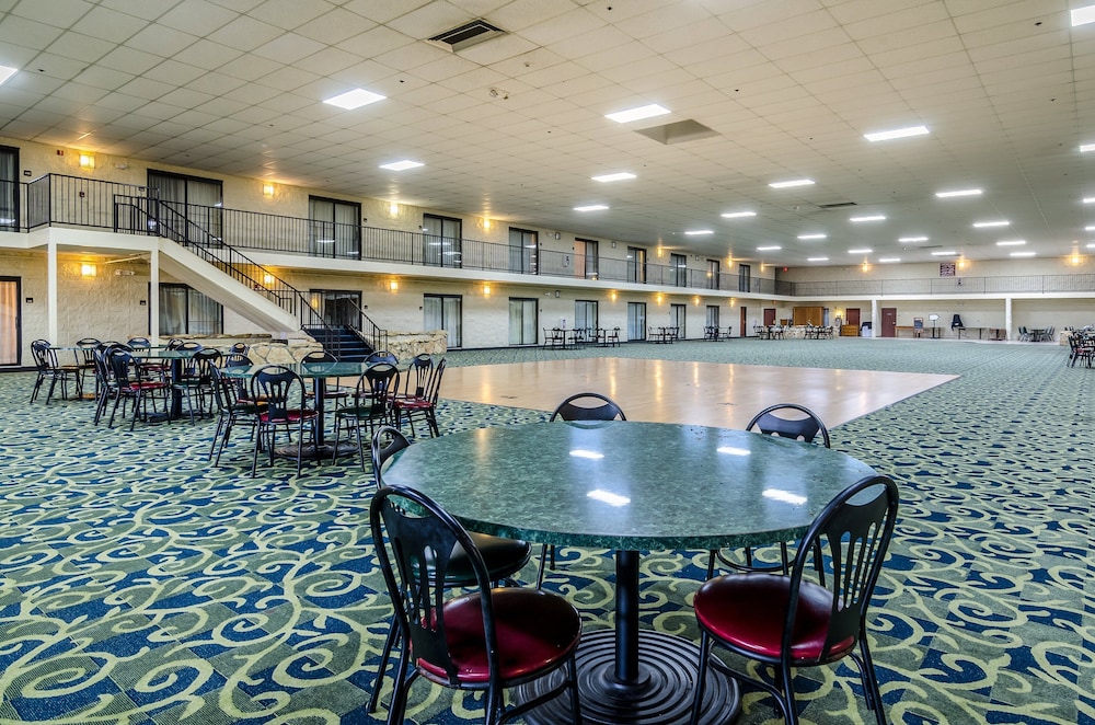 Red Roof Inn Conference Center Wichita Airport 20/36