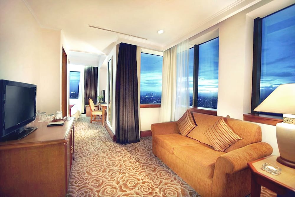 Menara Peninsula Hotel 32/46