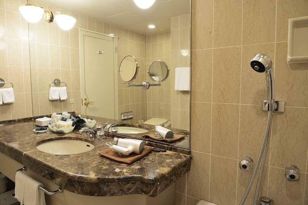 Rihga Royal Hotel Hiroshima 45/46