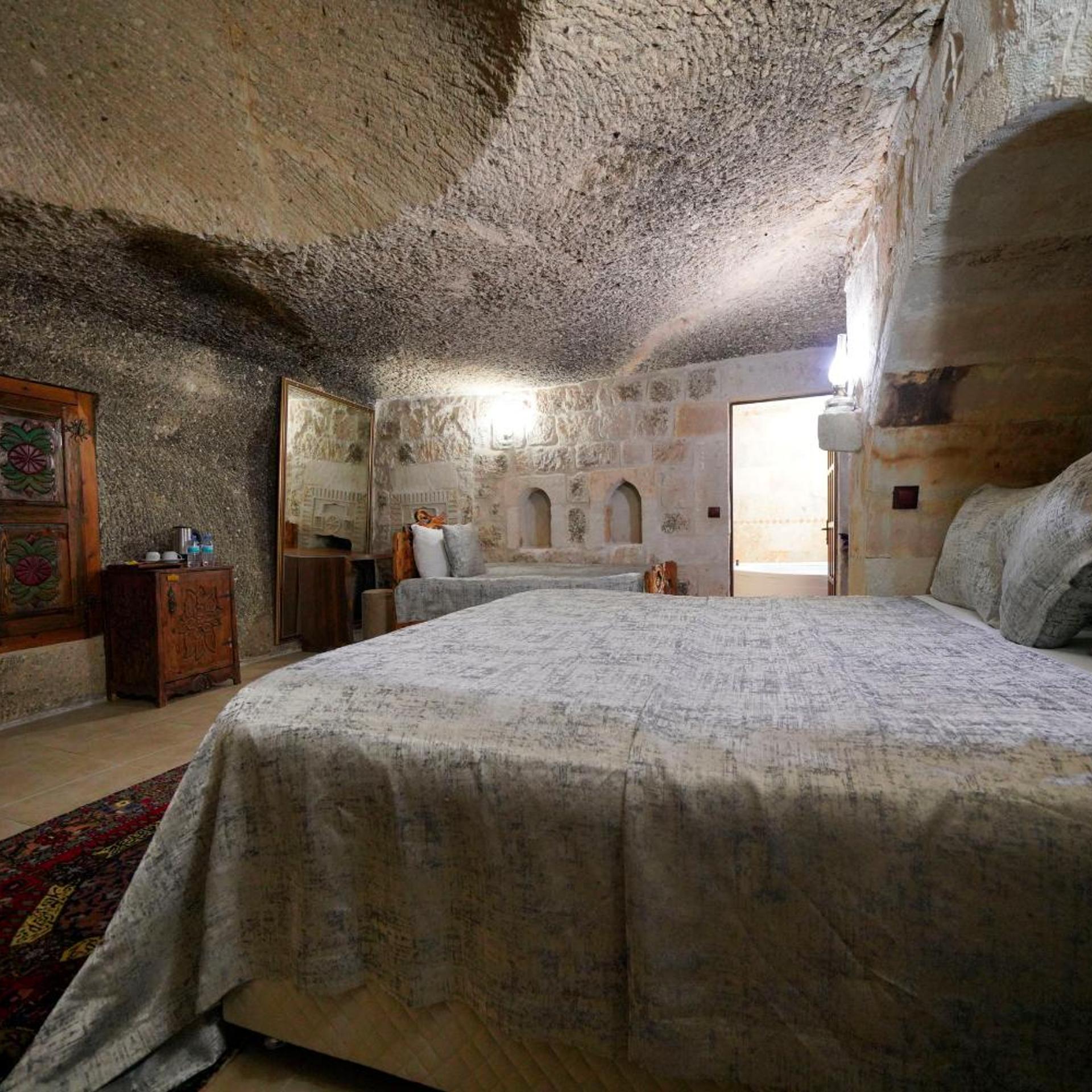 Cave, Double Bed