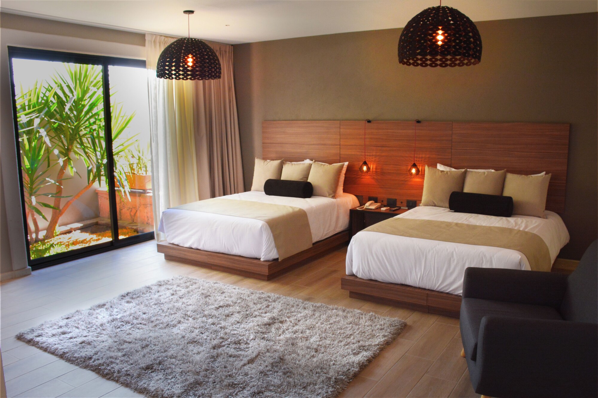 STANDARD, 2 DOUBLE BEDS