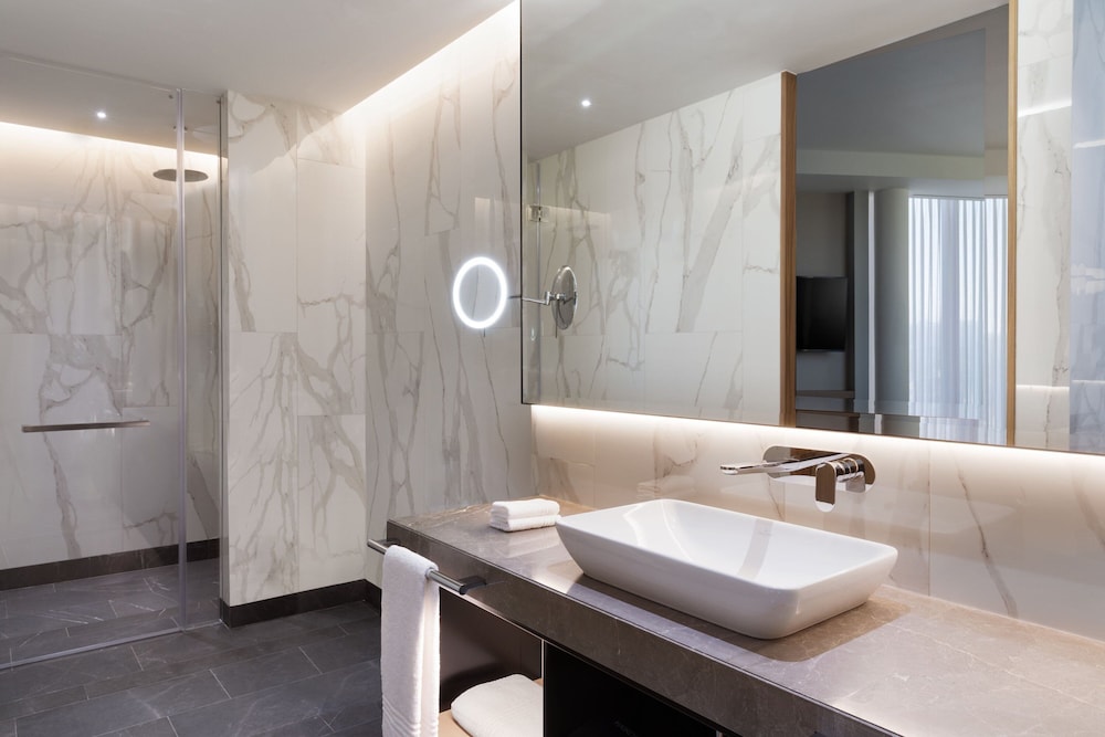 Tirana Marriott 46/50